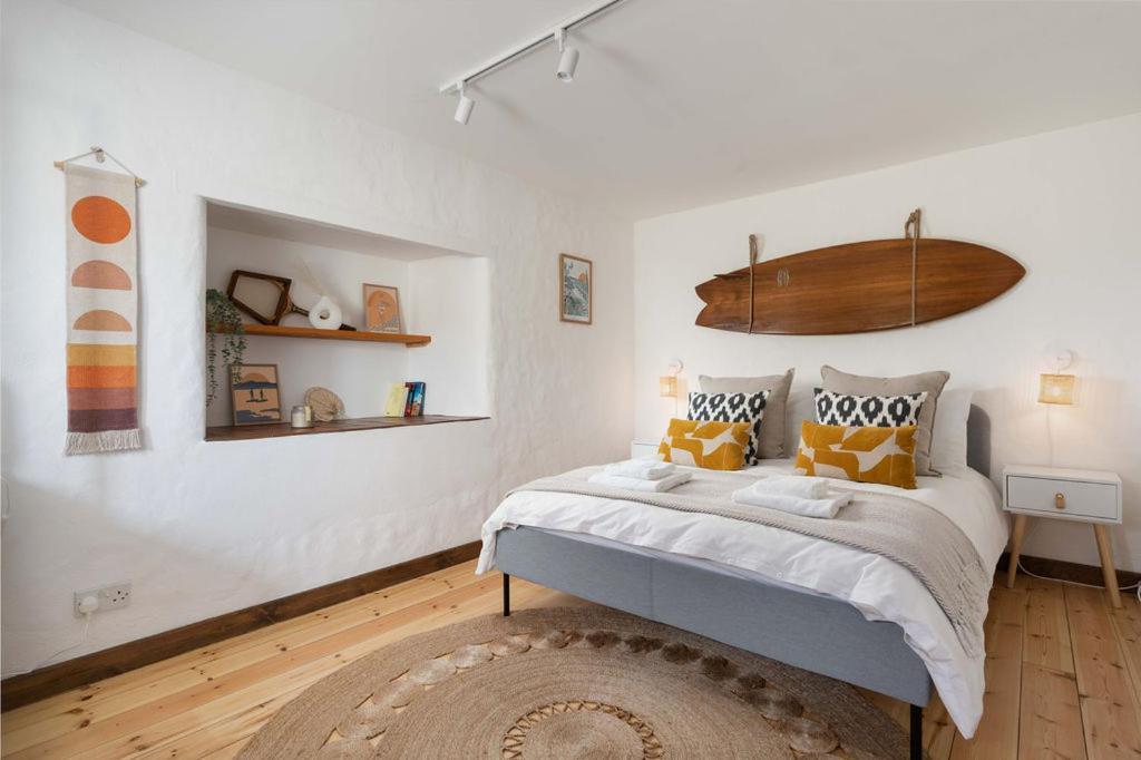 Porthcurno Barns, The Big Barn - Spacious & Cosy Cottage, Walk To Porthcurno Beach, Pedn Vouder & Minack Theatre Penzance