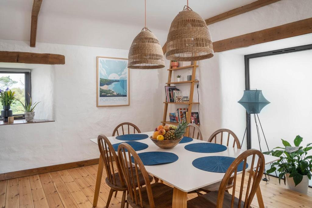 Porthcurno Barns, The Big Barn - Spacious & Cosy Cottage, Walk To Porthcurno Beach, Pedn Vouder & Minack Theatre Penzance