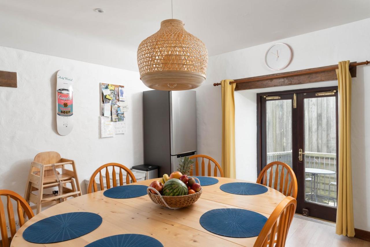 Porthcurno Barns, The Big Barn - Spacious & Cosy Cottage, Walk To Porthcurno Beach, Pedn Vouder & Minack Theatre Holiday home *