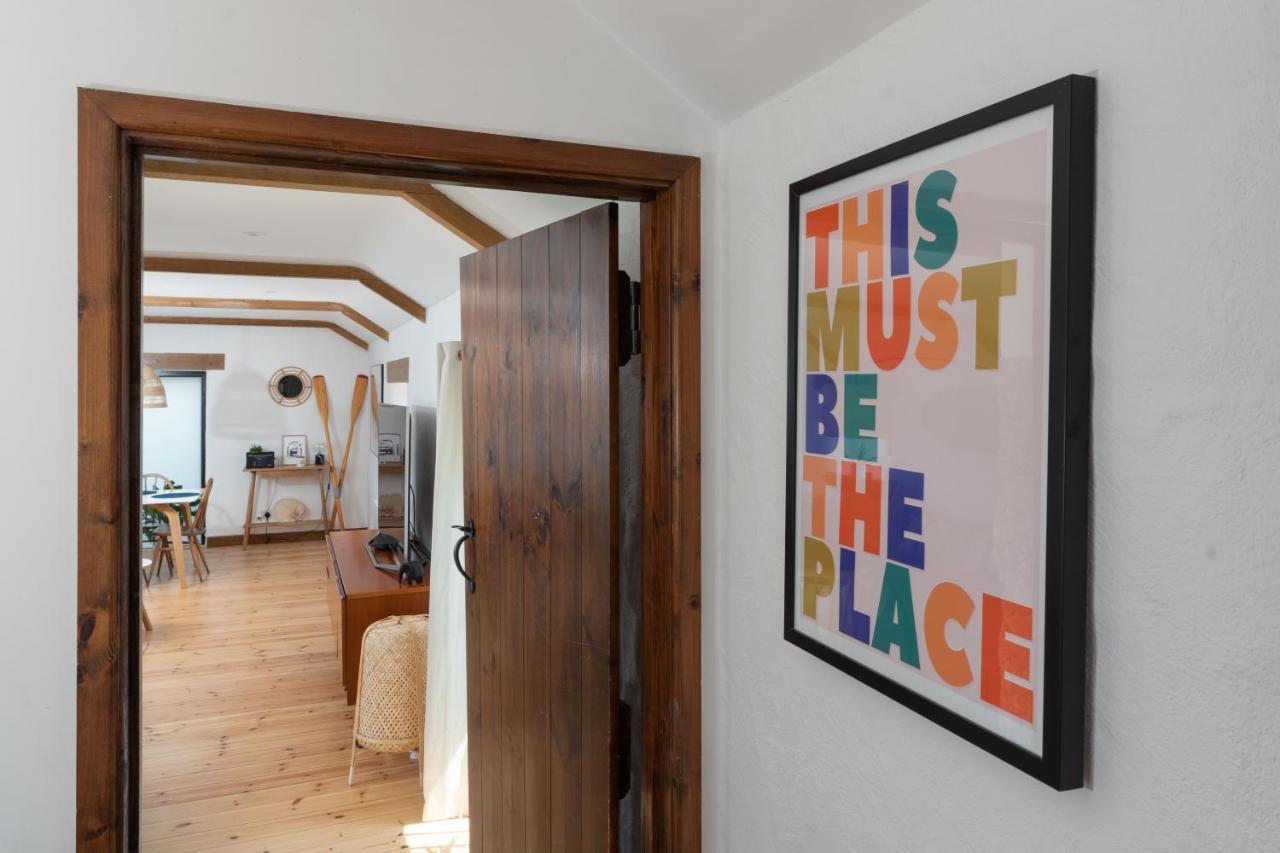 Porthcurno Barns, The Big Barn - Spacious & Cosy Cottage, Walk To Porthcurno Beach, Pedn Vouder & Minack Theatre Holiday home *