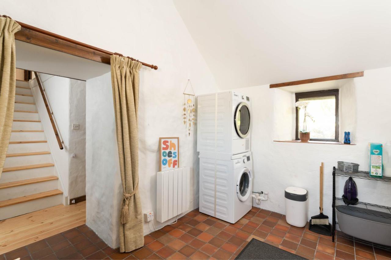 Porthcurno Barns, The Big Barn - Spacious & Cosy Cottage, Walk To Porthcurno Beach, Pedn Vouder & Minack Theatre Holiday home